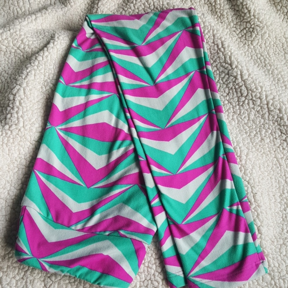 LulaRoe pink, mint, and white geometric leggings